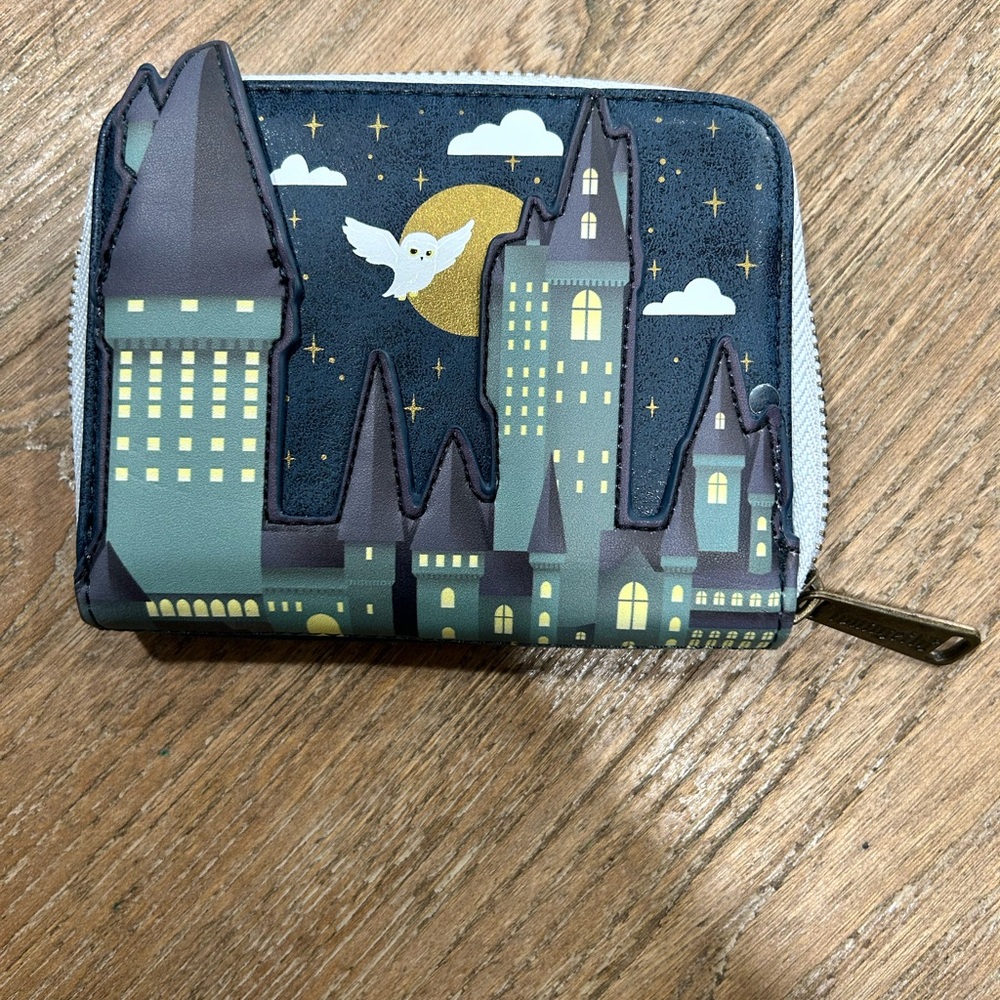 Loungefly Harry Potter Hogwarts castle wallet